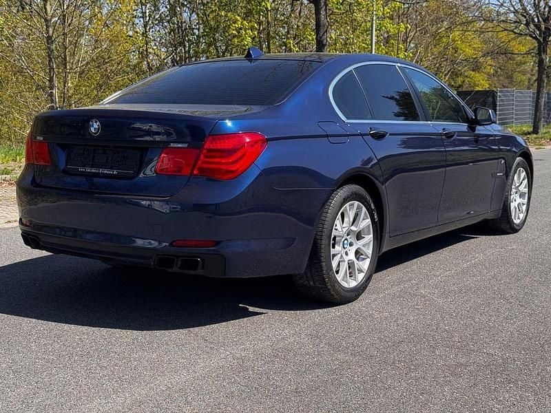 Second-hand BMW 730 245 CP (180 kW) 2009 Albastru Berlinǎ
