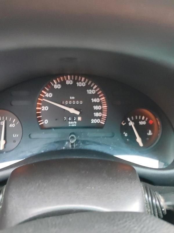 Gebraucht Opel Corsa 65 PS (47 kW) 2000 Silber Kleinwagen