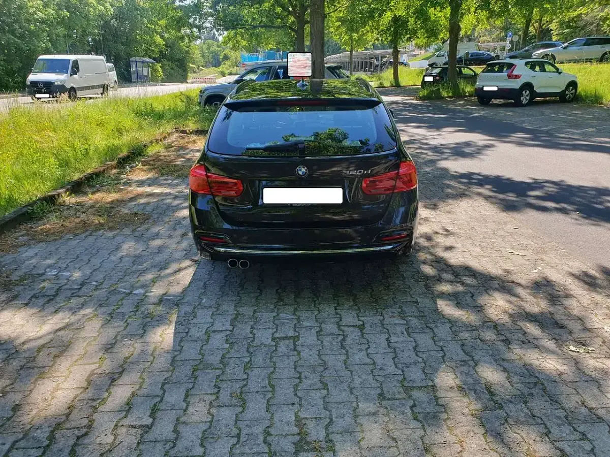 Gebraucht BMW 320 Luxury Line 190 PS (139 kW) 2015 Blau Kombi