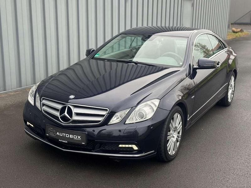 Usado Mercedes E220 170 CV (125 kW) 2010 Azul Coupe