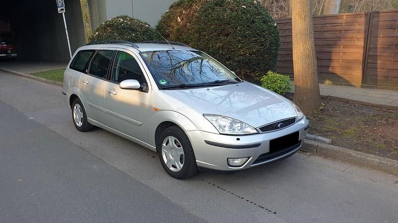Gebraucht Ford Focus Ghia 101 PS (74 kW) 2002 Silber Kombi