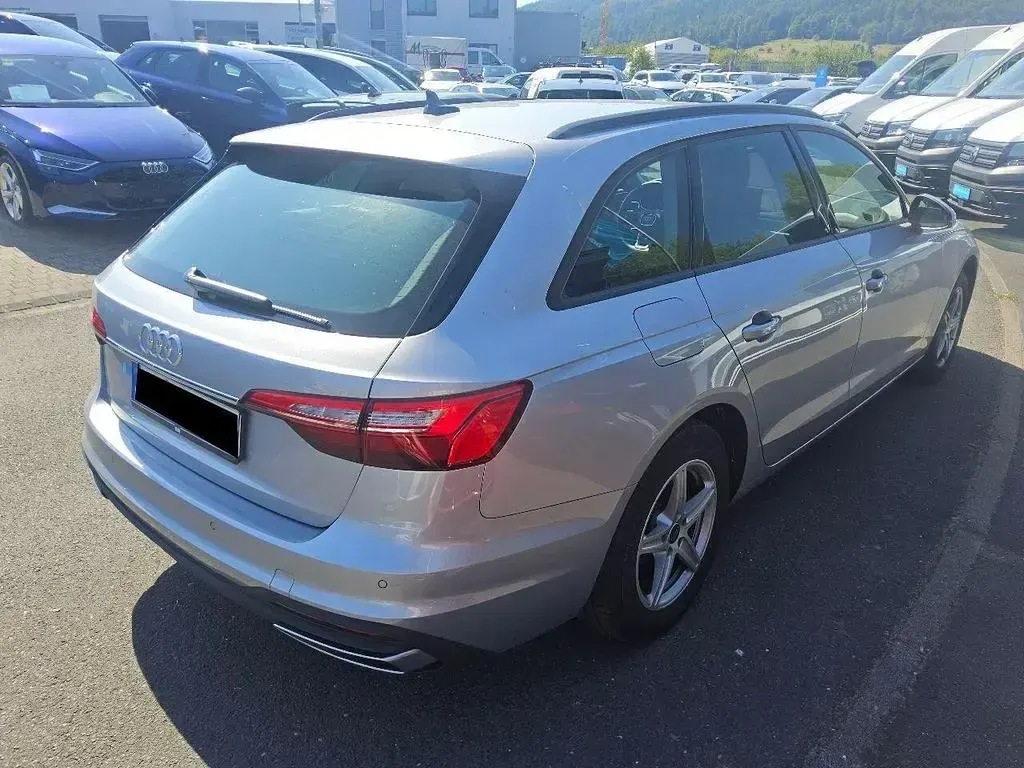 Gebraucht Audi A4 163 PS (119 kW) 2024 Florettsilber metallic Kombi