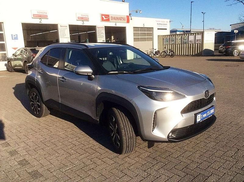 Neu Toyota Yaris Cross 131 PS (96 kW) 2025 Shimmering silver metallic SUV