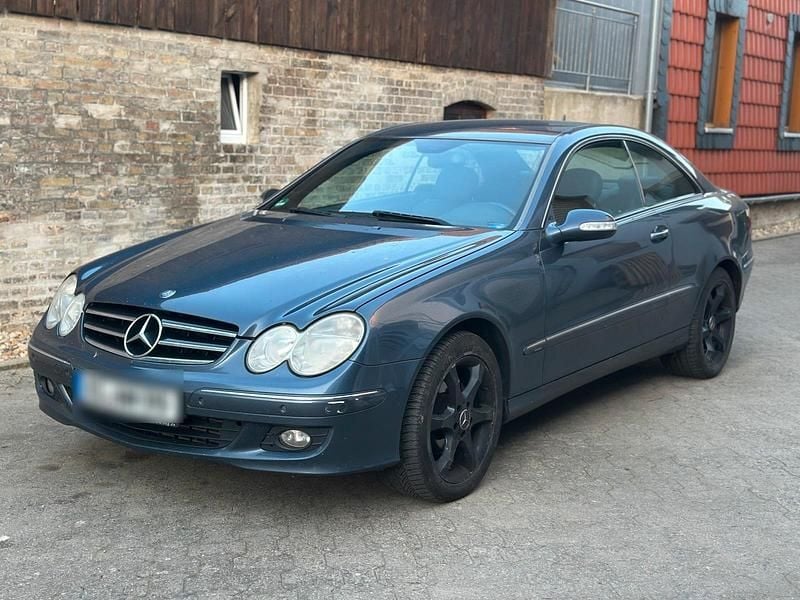 Blau Gebraucht 2007 Mercedes CLK220 Coupé | 4.490 € - Bild 1/4