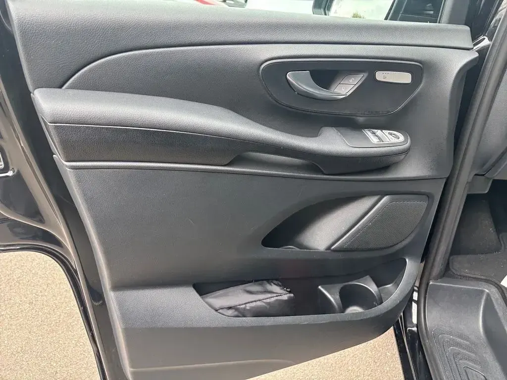 Gebraucht Mercedes EQV300 150 kW (204 PS) 2022 Schwarz Van / Kleinbus