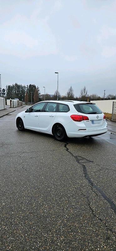 Gebraucht Opel Astra 165 PS (121 kW) 2013 Weiß Kombi