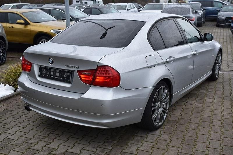 Gebraucht BMW 320 Comfort Edition 184 PS (135 kW) 2010 Silber Limousine