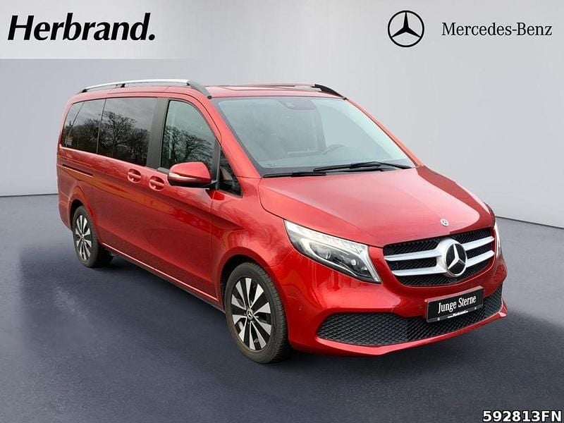 Gebraucht Mercedes V220 163 PS (119 kW) 2020 Rot Van / Kleinbus