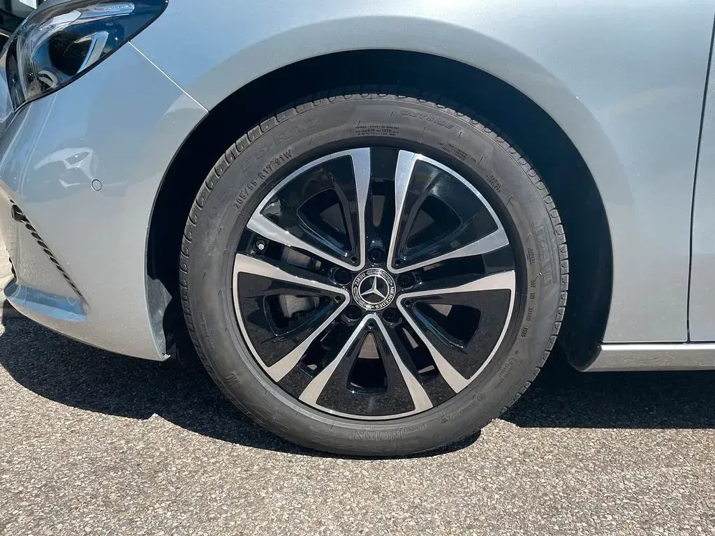 Gebraucht Mercedes B200 Progressive 163 PS (119 kW) 2025 Lack hightechsilber Kleinwagen