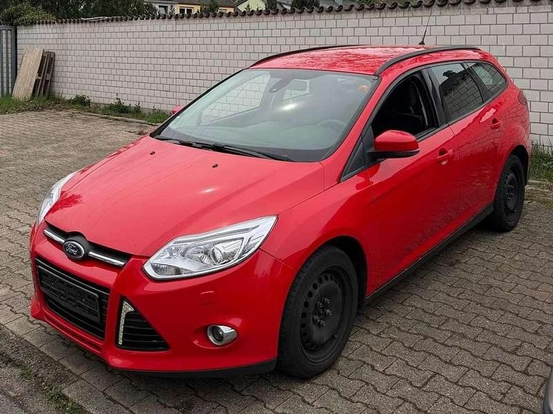 Gebraucht Ford Focus Trend 105 PS (77 kW) 2014 Racerot Kombi