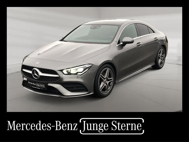 Mountaingrau metallic Gebraucht 2021 Mercedes CLA220 AMG Limousine | 32.919 € (Fairer Preis) - Bild 1/4