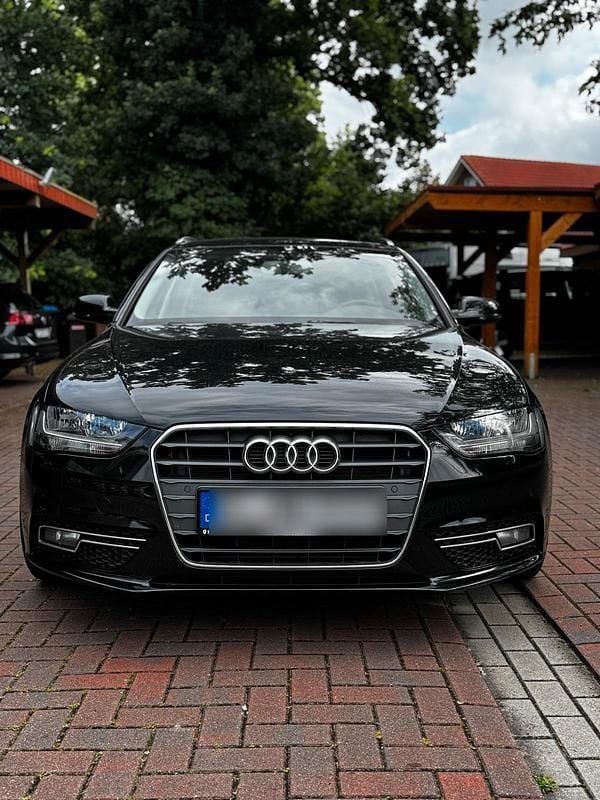 Schwarz Gebraucht 2013 Audi A4 Kombi | 9.900 € (Fairer Preis) - Bild 1/4