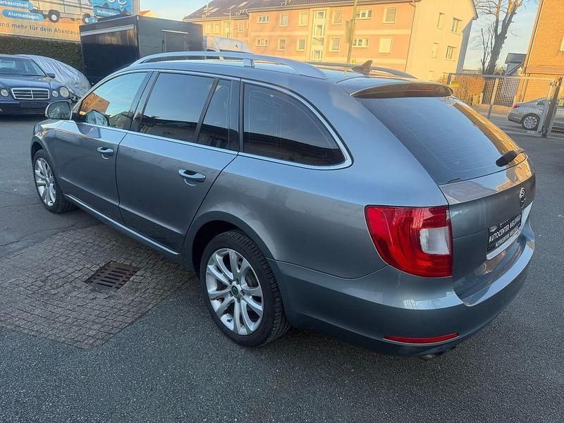 Gebraucht Skoda Superb Ambition 160 PS (117 kW) 2009 Grau Kombi