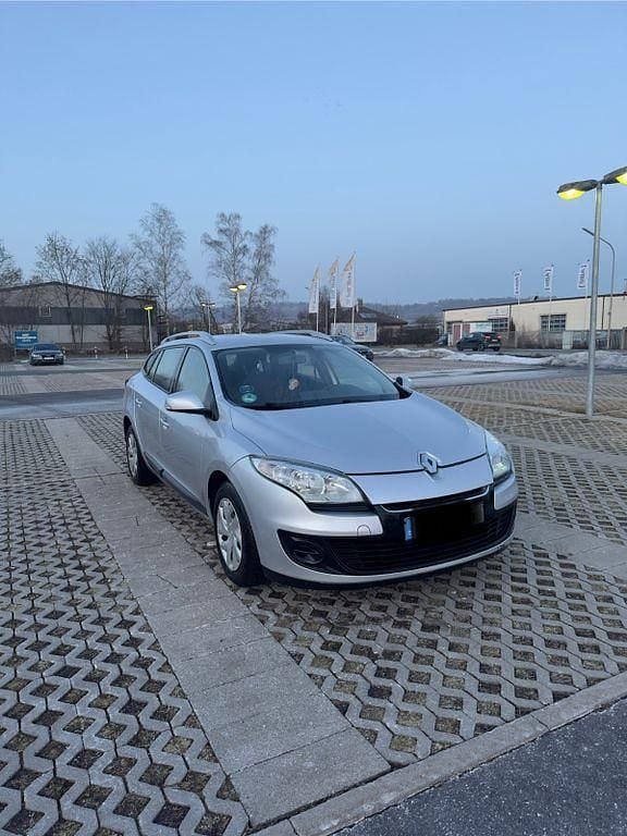 Silber Gebraucht 2013 Renault Mégane III Expression Limousine | 2.999 € (Fairer Preis) - Bild 1/4