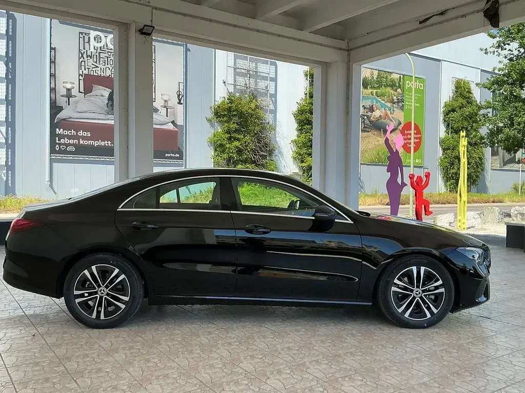 Gebraucht Mercedes CLA200 163 PS (119 kW) 2024 Unilack nachtschwarz Coupé
