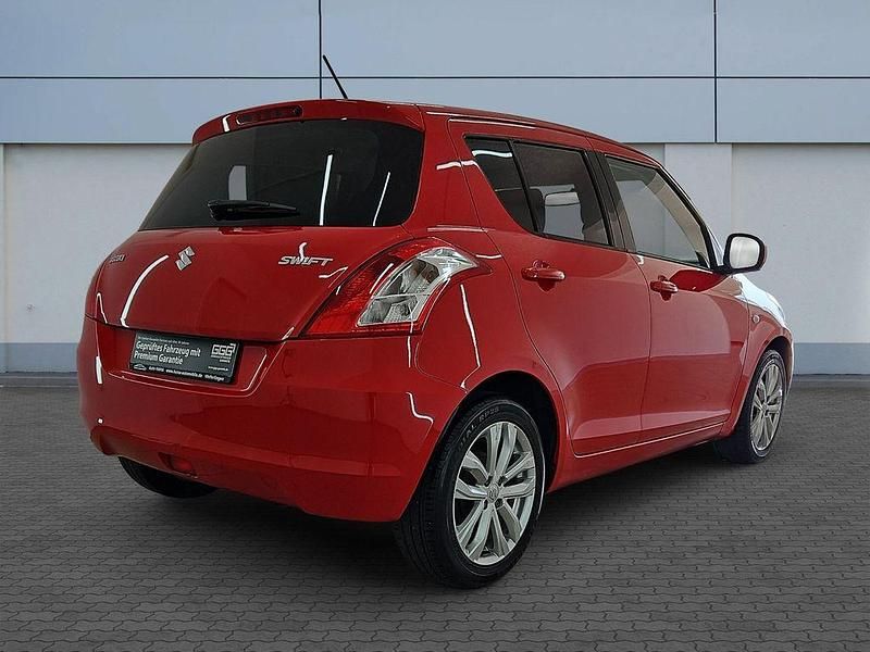 Gebraucht Suzuki Swift Club 94 PS (69 kW) 2014 Rot Kleinwagen