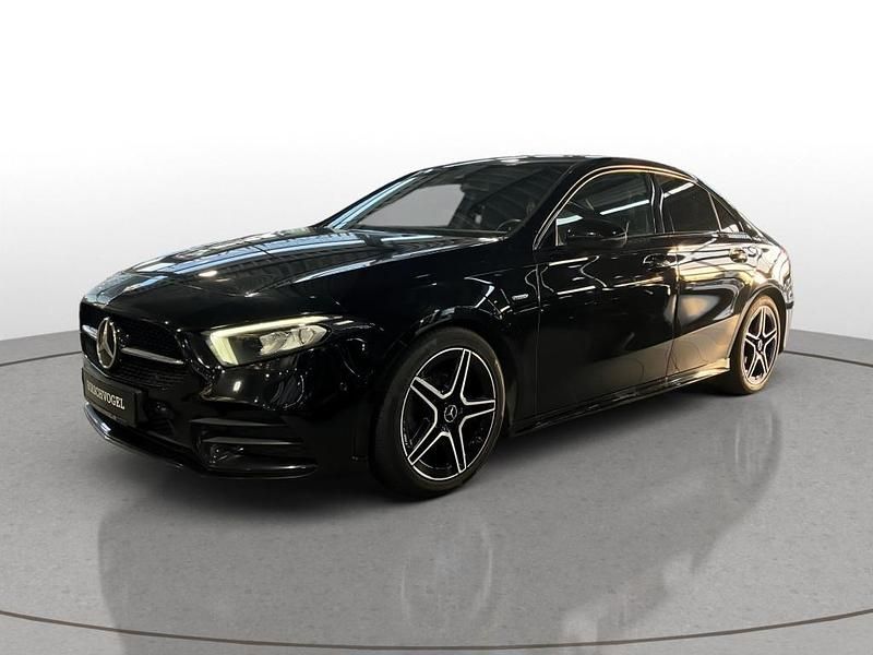 Gebraucht Mercedes A200 AMG line 150 PS (110 kW) 2022 Unilack nachtschwarz Limousine