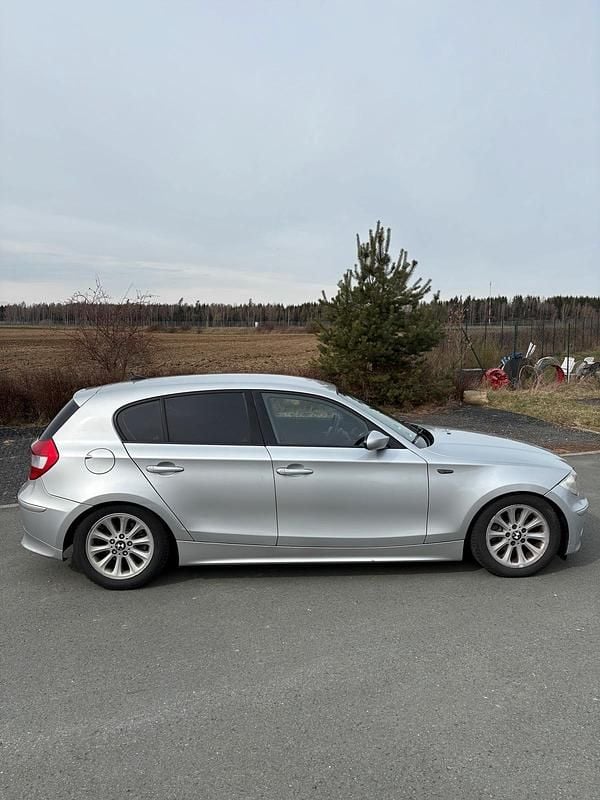 Gebraucht BMW 118 129 PS (94 kW) 2005 Silber Kleinwagen
