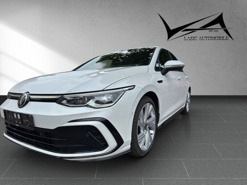 Oryxweiß perlmutteffekt Gebraucht 2021 VW Golf VIII R-line Limousine | 21.990 € (Fairer Preis) - Bild 1/4