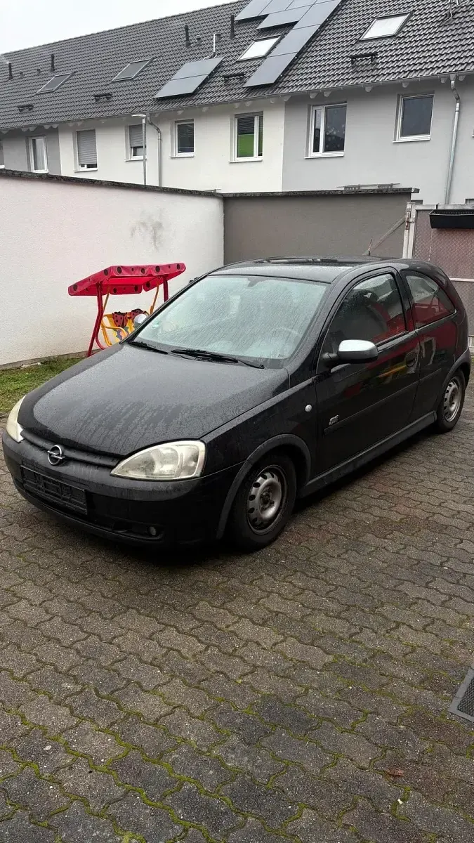Second-hand Opel Corsa 75 CP (55 kW) 2002 Negru Hatchback
