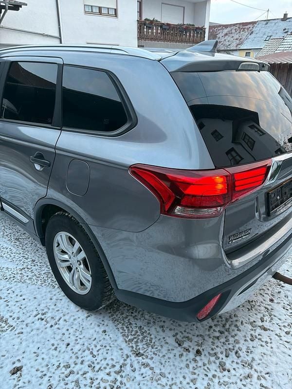 Gebraucht Mitsubishi Outlander 150 PS (110 kW) 2019 Grau SUV