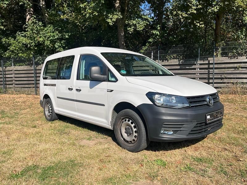 Weiß Gebraucht 2016 VW Caddy Maxi Van / Kleinbus | 10.999 € - Bild 1/4