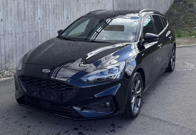 Gebraucht Ford Focus 125 PS (91 kW) 2022 Schwarz Limousine