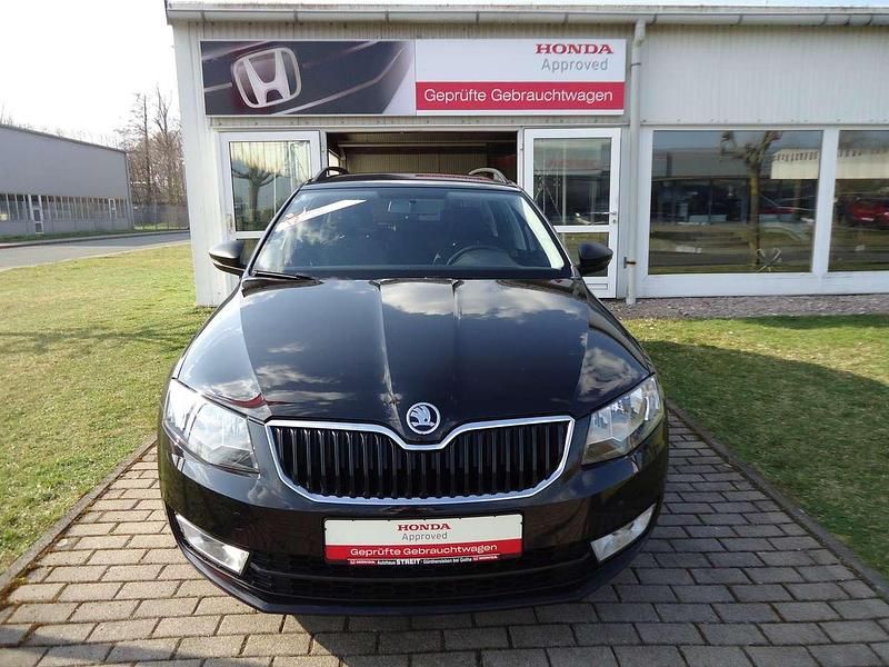 Gebraucht Skoda Octavia Active 110 PS (80 kW) 2016 Schwarzmagic perleffekt Kleinwagen