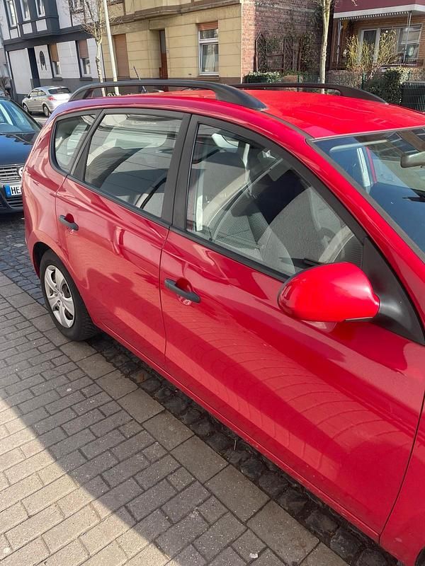 Gebraucht Hyundai i30 107 PS (78 kW) 2009 Rot Kombi
