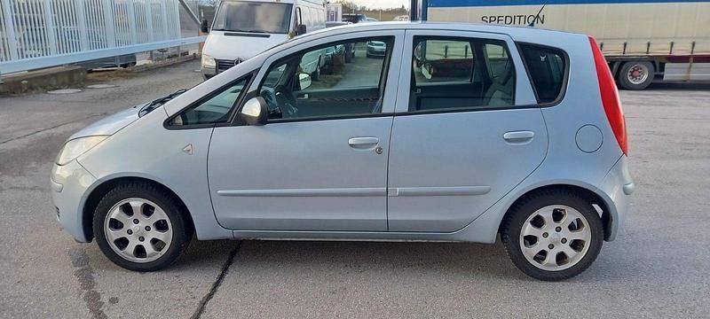 Gebraucht Mitsubishi Colt 95 PS (69 kW) 2006 Blau Kleinwagen
