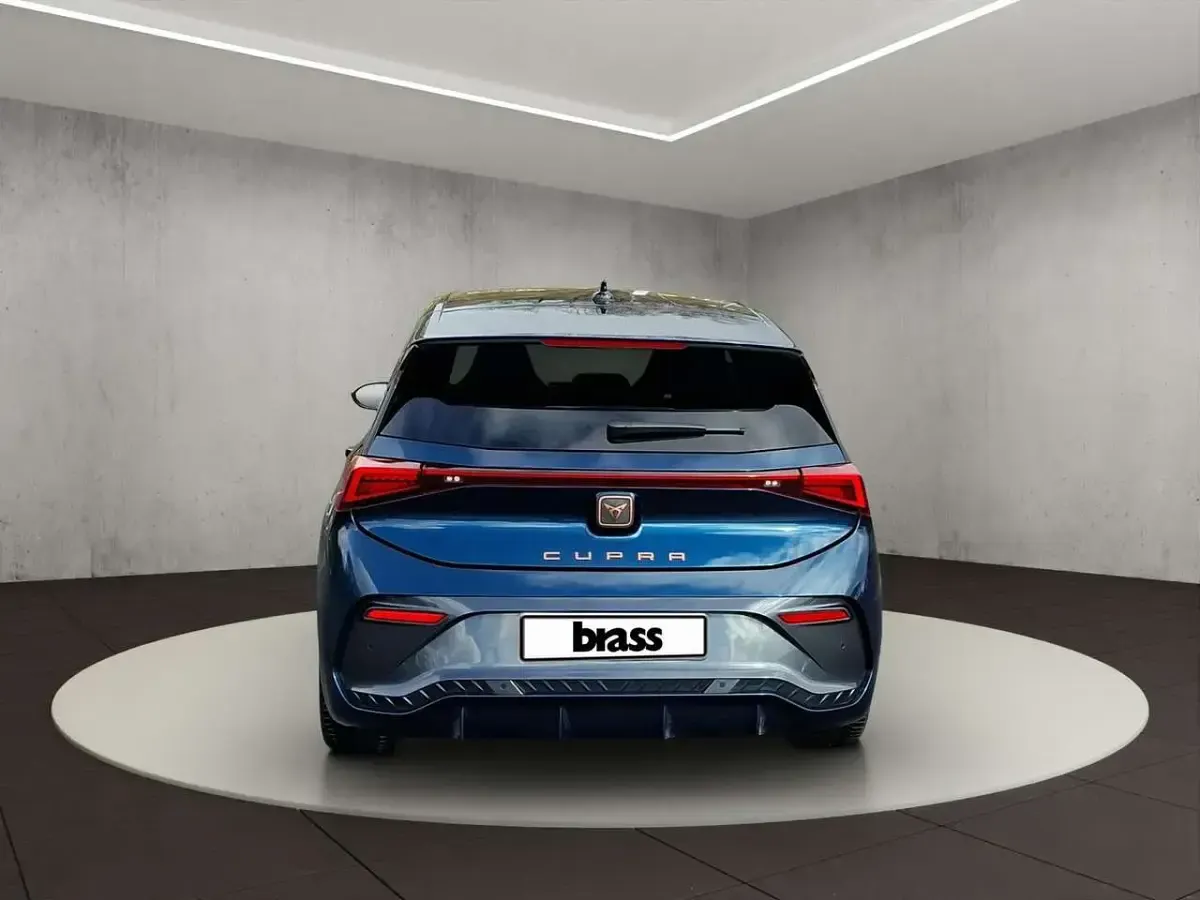 Second-hand Cupra Born 150 kW (204 CP) 2024 Albastru Hatchback