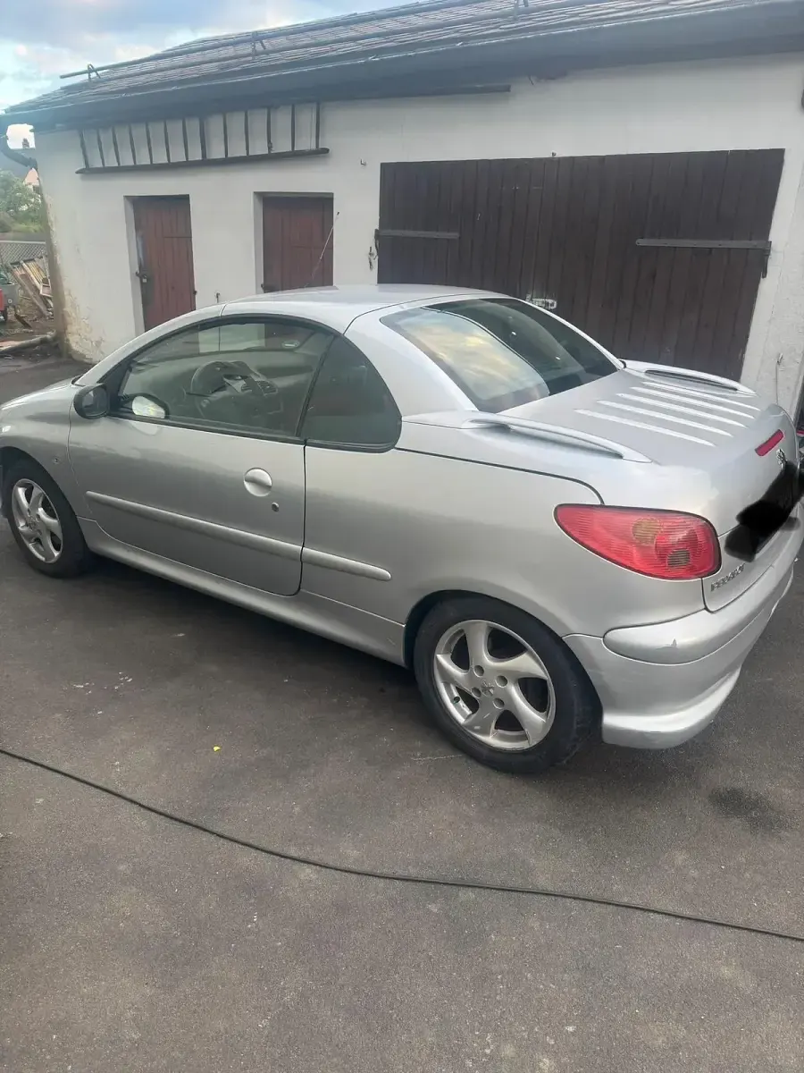 Gebraucht Peugeot 206 CC 109 PS (80 kW) 2004 Silber Cabrio