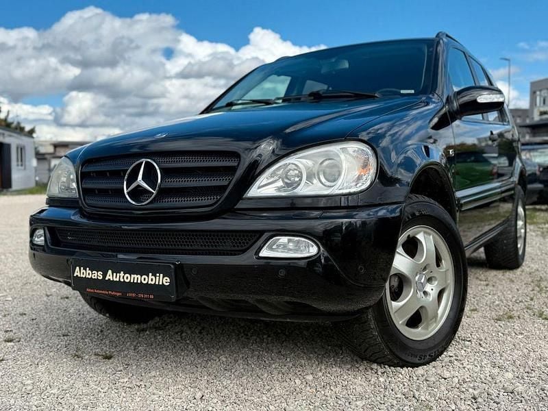 Obsidianschwarz metalliclack Gebraucht 2004 Mercedes ML350 SUV | 4.990 € (Guter Preis) - Bild 1/4