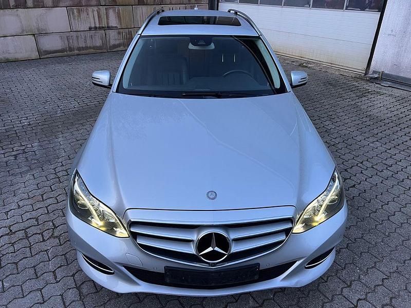 Silber Gebraucht 2013 Mercedes E350 Limousine | 8.900 € (Superpreis) - Bild 1/4