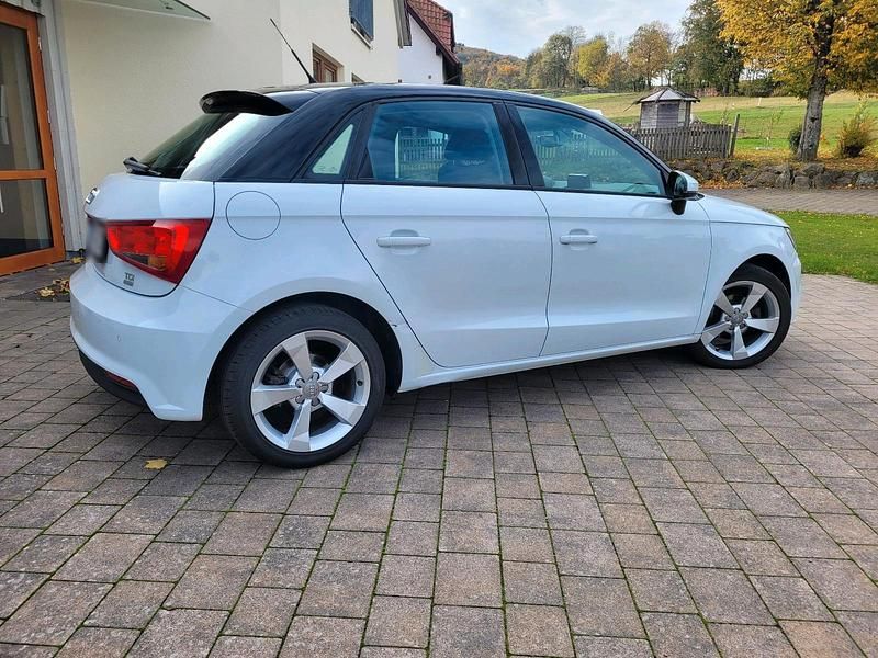 Gebraucht Audi A1 Sportback 90 PS (66 kW) 2015 Weiß Kleinwagen