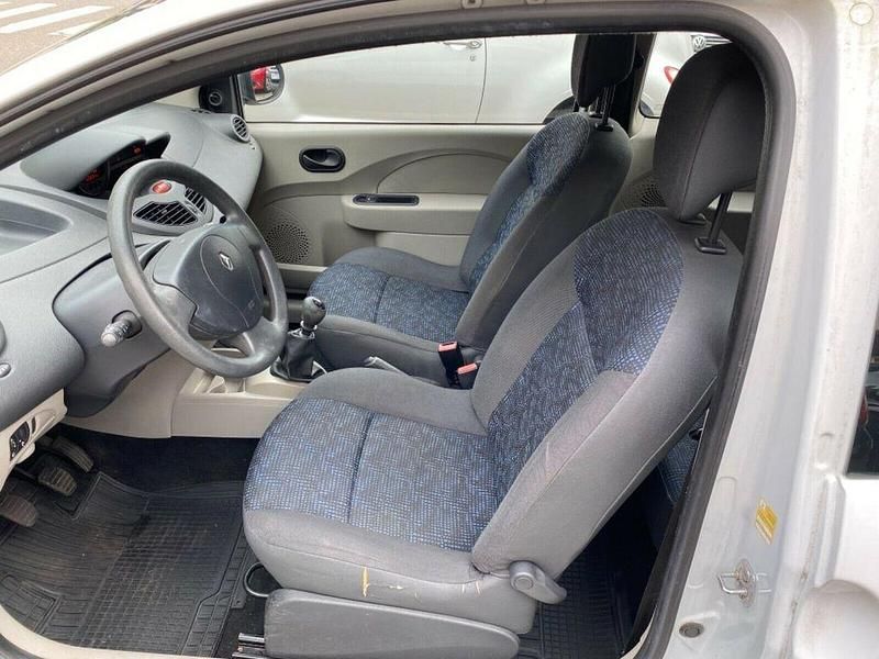 Gebraucht Renault Twingo Authentique 58 PS (42 kW) 2008 Weiß Kleinwagen