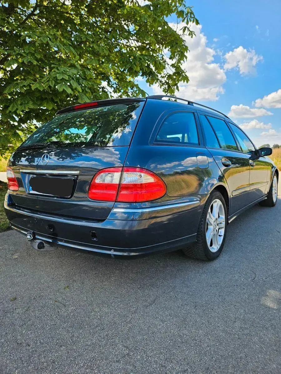 Gebraucht Mercedes E320 Avantgarde 204 PS (150 kW) 2005 Blau Kombi