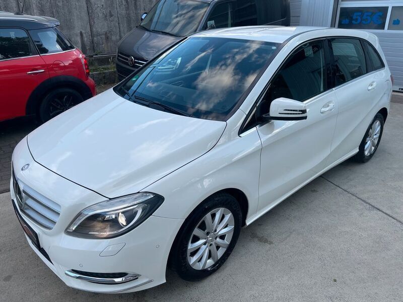 Gebraucht Mercedes B200 156 PS (114 kW) 2013 Weiß Van / Kleinbus