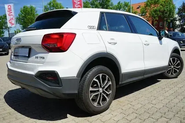 Gebraucht Audi Q2 Sport 150 PS (110 kW) 2021 Weiß SUV