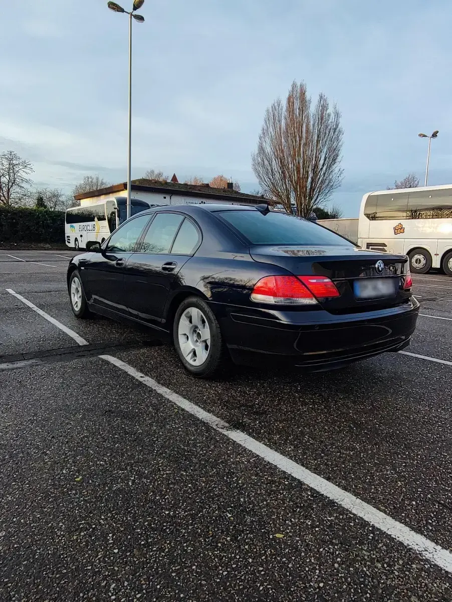 Second-hand BMW 730 231 CP (169 kW) 2007 Albastru Berlinǎ