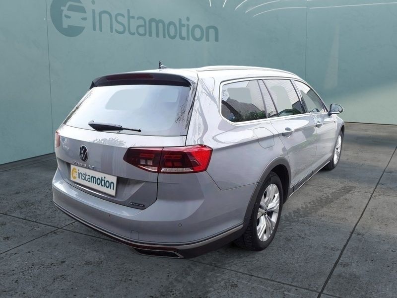 Grau Gebraucht 2022 VW Passat Alltrack Kombi | 37.229 € (Fairer Preis) - Bild 1/4