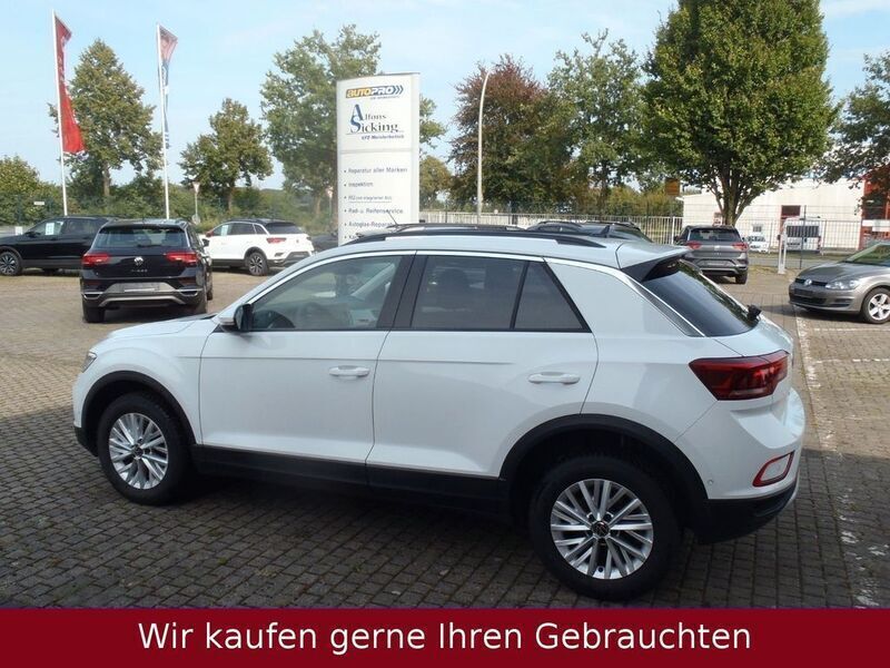 Pure white (metallic) Gebraucht 2023 VW T-Roc Life SUV | 21.699 € (Fairer Preis) - Bild 1/4