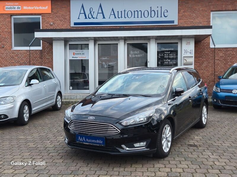 Schwarz Gebraucht 2016 Ford Focus Titanium Limousine | 4.900 € (Guter Preis) - Bild 1/4
