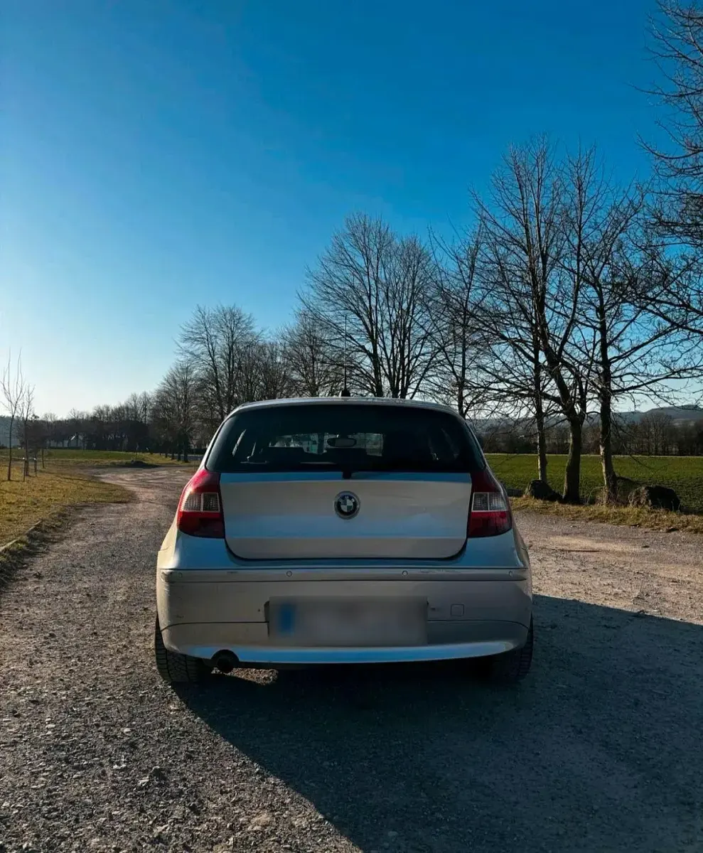Gebraucht BMW 118 130 PS (95 kW) 2006 Silber Kleinwagen
