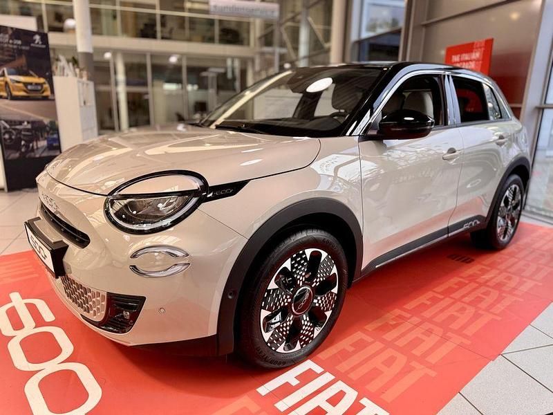 Schwarz Neu 2025 Fiat 600E La Prima SUV | 32.490 € (Guter Preis) - Bild 1/4