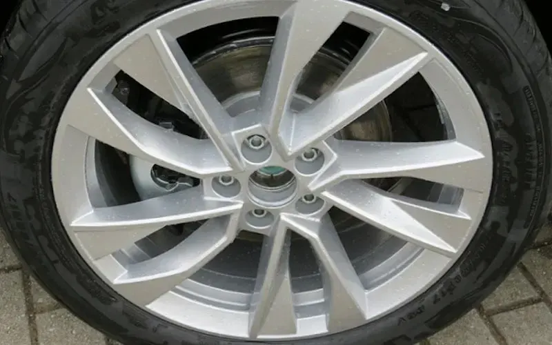 Neu Skoda Scala Essence 116 PS (85 kW) 2025 Grau Kleinwagen