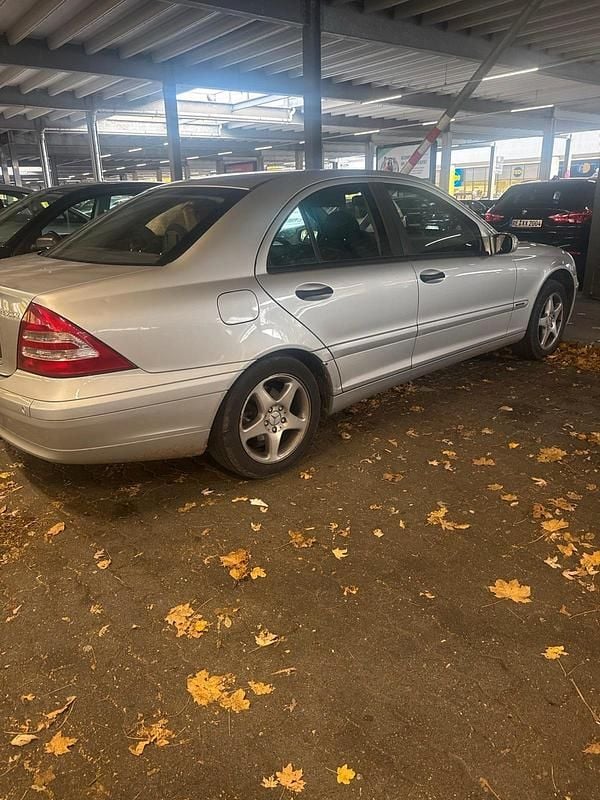 Gebraucht Mercedes C200 163 PS (119 kW) 2004 Silber Limousine