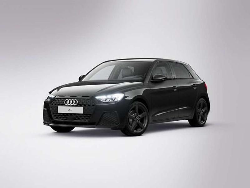 Schwarz (mythosschwarz metallic) Neu 2025 Audi A1 Sportback Ambiente Kleinwagen | 27.999 € (Superpreis) - Bild 1/4