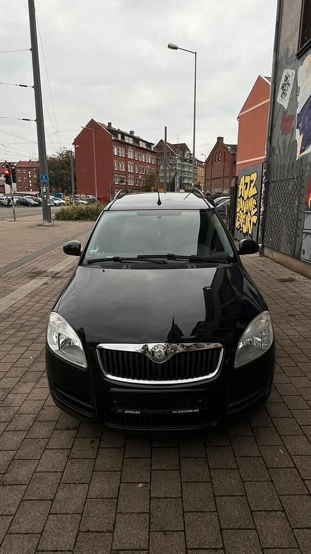 Schwarz Gebraucht 2009 Skoda Roomster Kombi | 2.100 € (Fairer Preis) - Bild 1/4