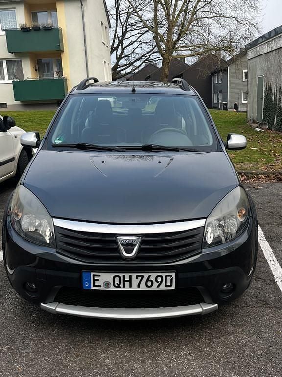 Gebraucht Dacia Sandero Stepway 82 PS (60 kW) 2012 Grau Limousine